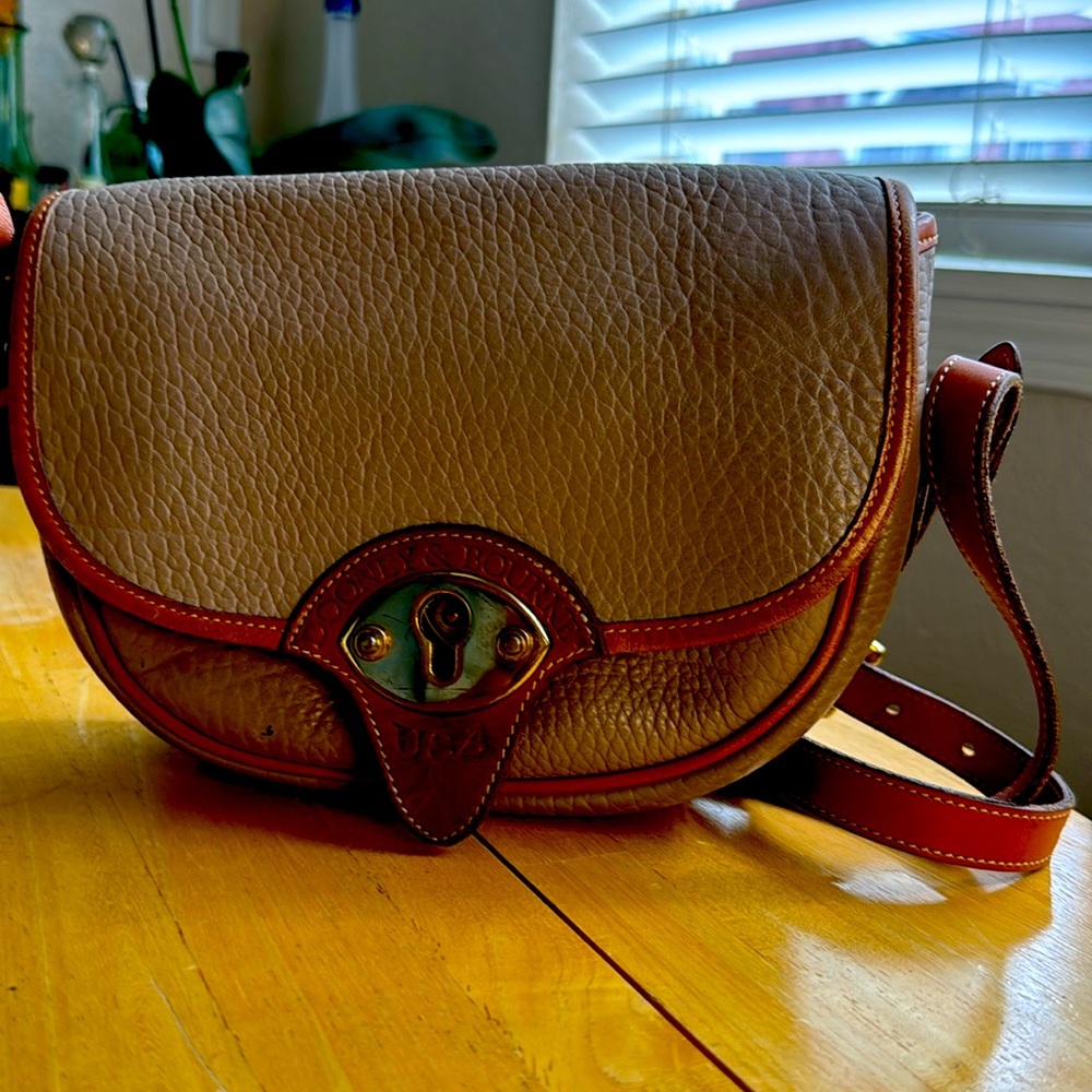 Taupe crossed body Dooney & Bourke pebble leather bag.